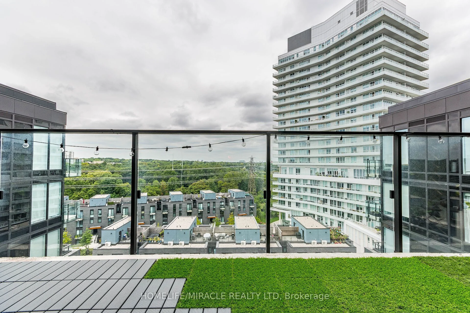 4208 Dundas Street W 815, Toronto W08, ON M8X 1Y6