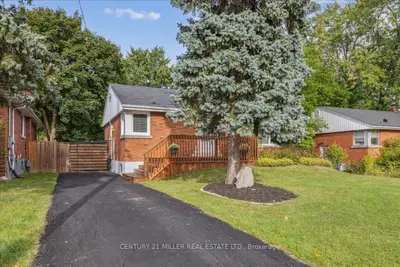 Detached in Burlington