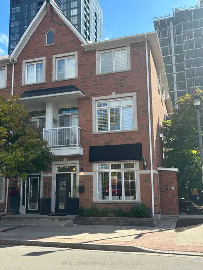 Att/Row/Townhouse in Burlington