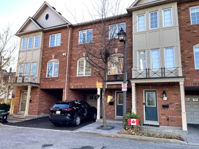 Att/Row/Townhouse in Toronto