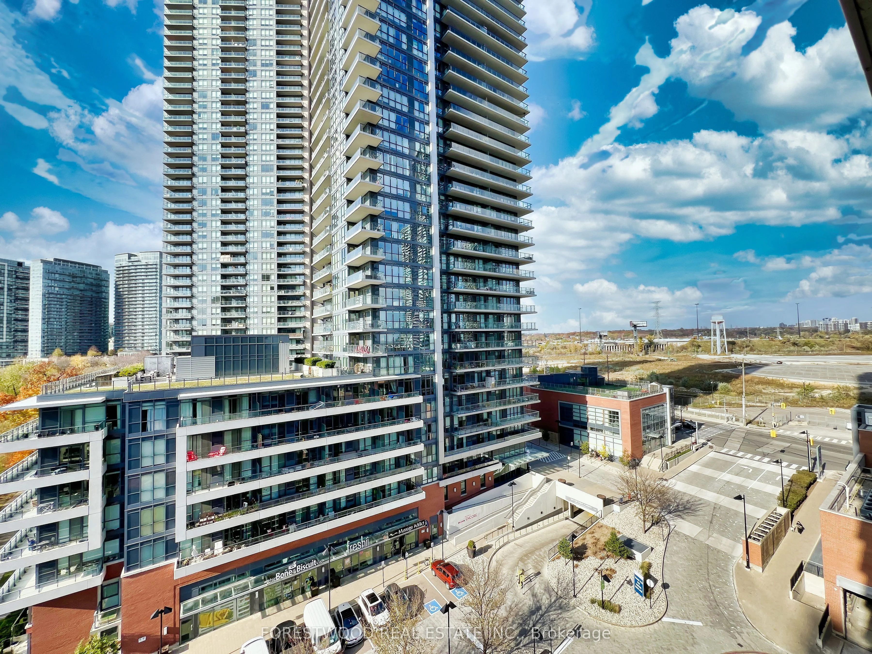 2220 Lake Shore Boulevard W 1003, Toronto W06, On M8v 0c1