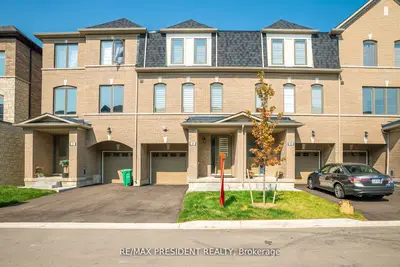 Att/Row/Townhouse in Brampton