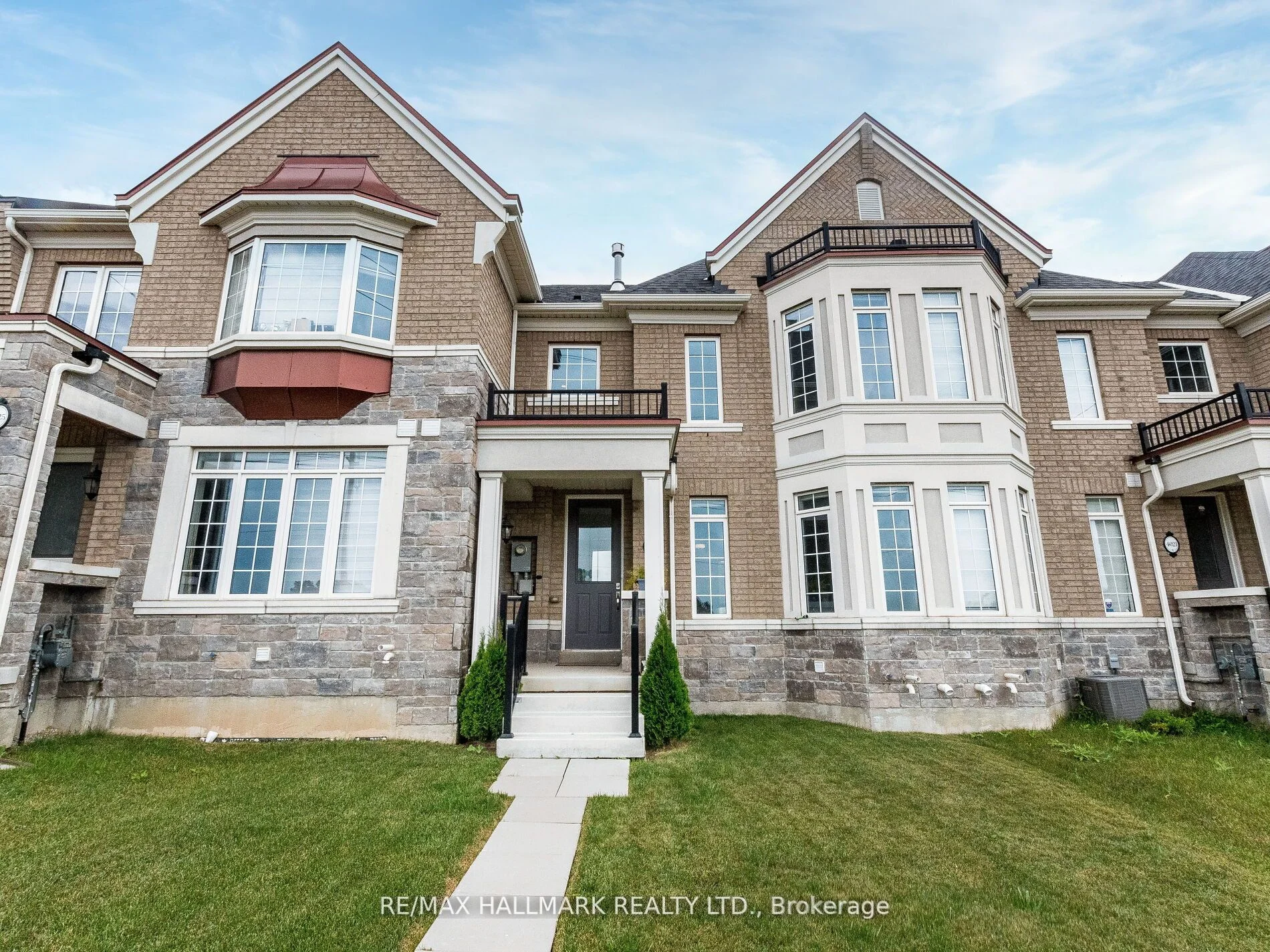 Att/Row/Townhouse in Oakville