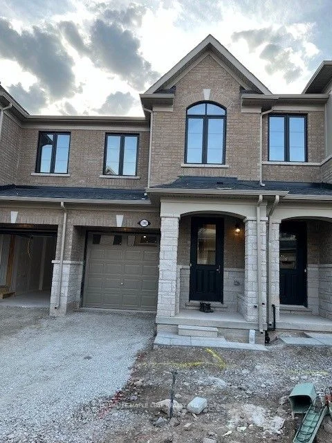 Att/Row/Townhouse in Burlington
