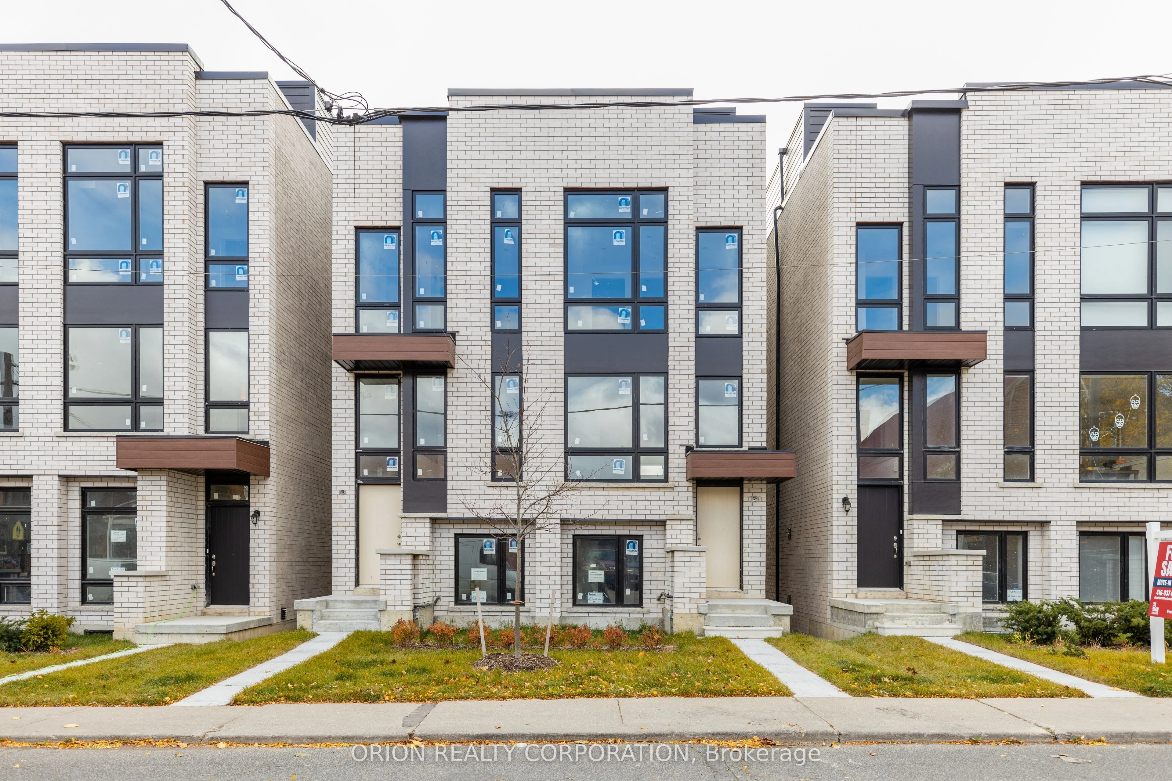 21 Innes Avenue 36 B, Toronto W03, ON M6E 4P3