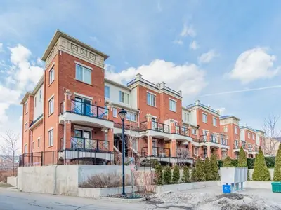Condo Townhouse in Oakville