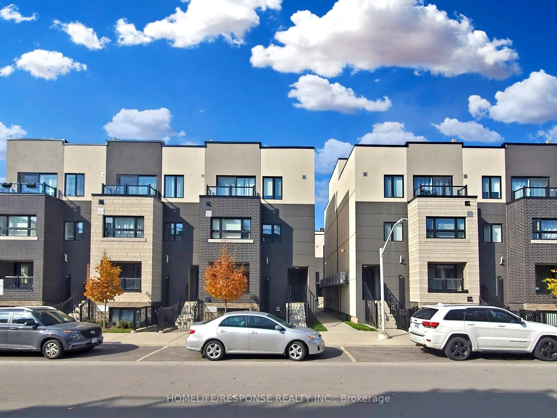 Condo Townhouse in Burlington
