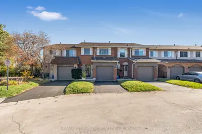 Condo Townhouse in Burlington