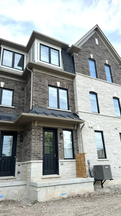 Att/Row/Townhouse in Burlington