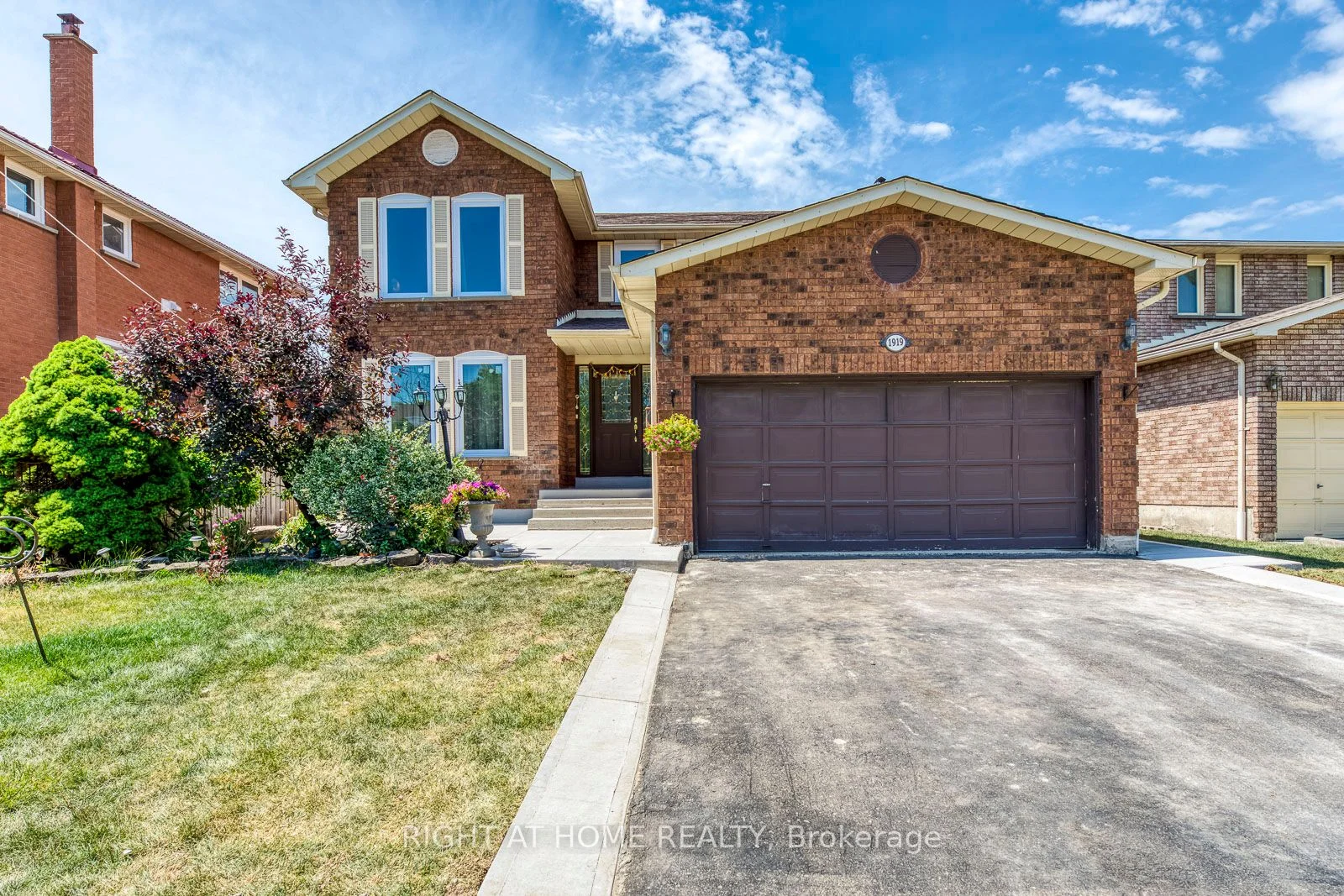 Lower Level in Mississauga