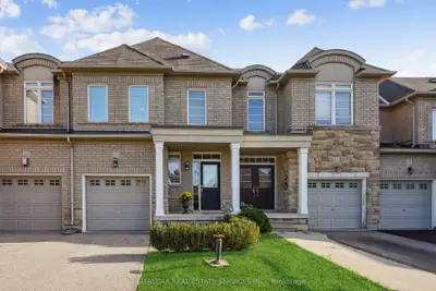 Att/Row/Townhouse in Oakville