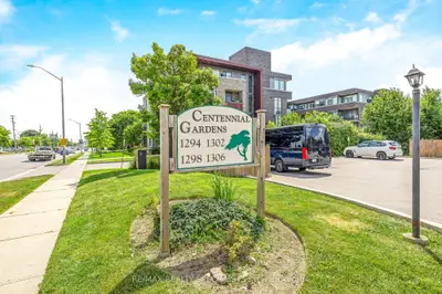 Condo Townhouse in Burlington