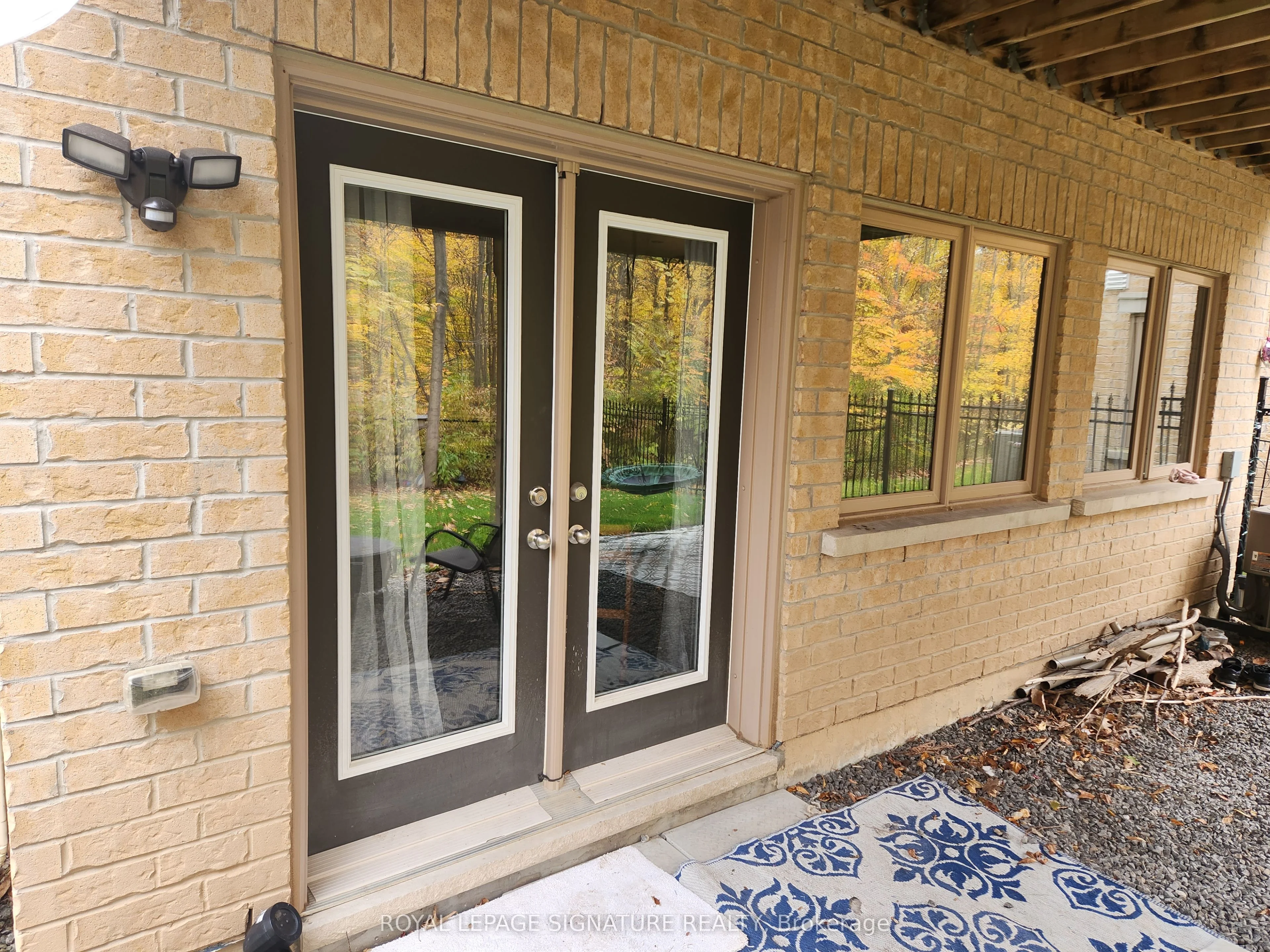 Att/Row/Townhouse in Oakville