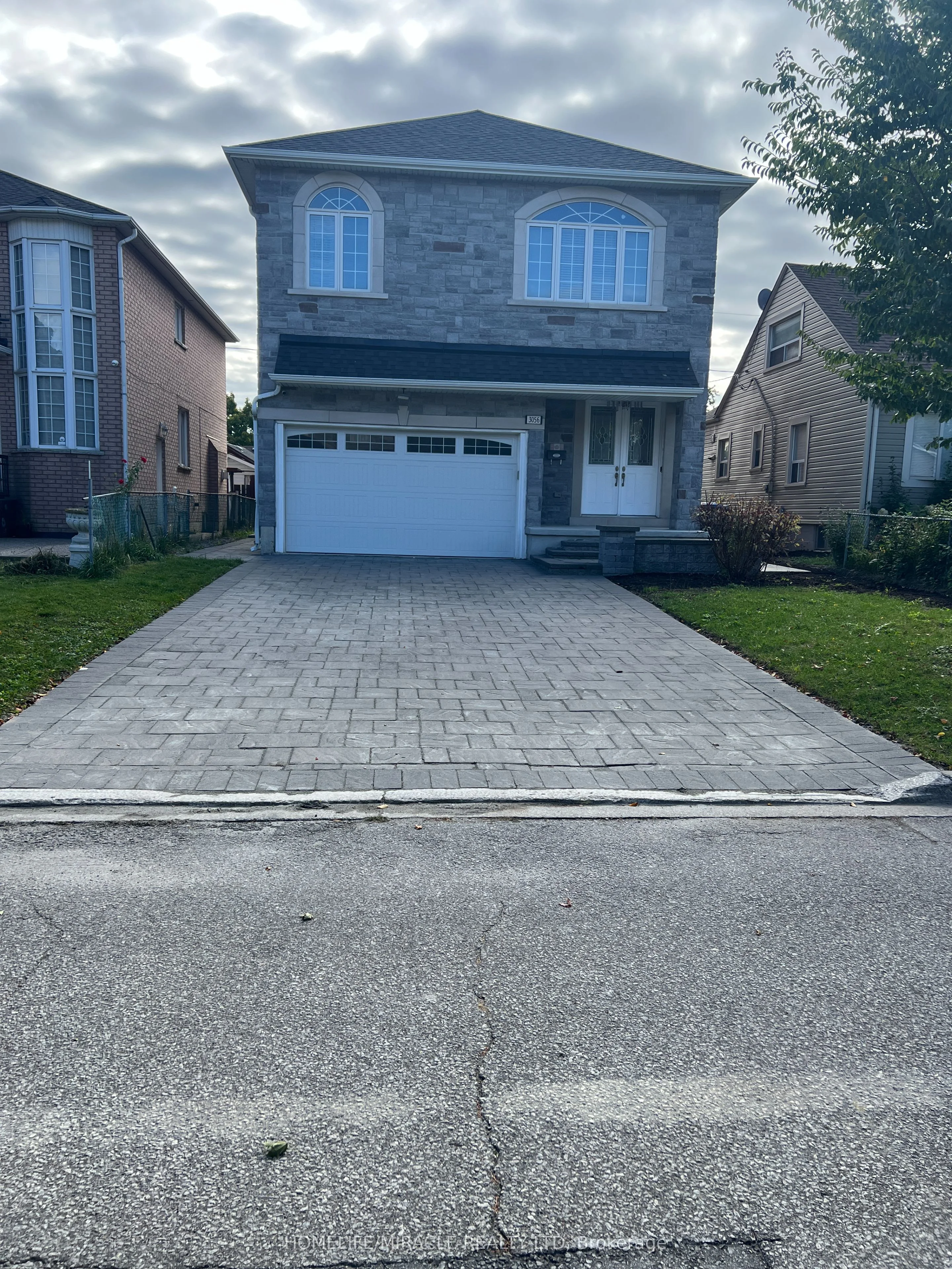 3056 Mcnaughton Avenue E, Mississauga, On L4t 1r7