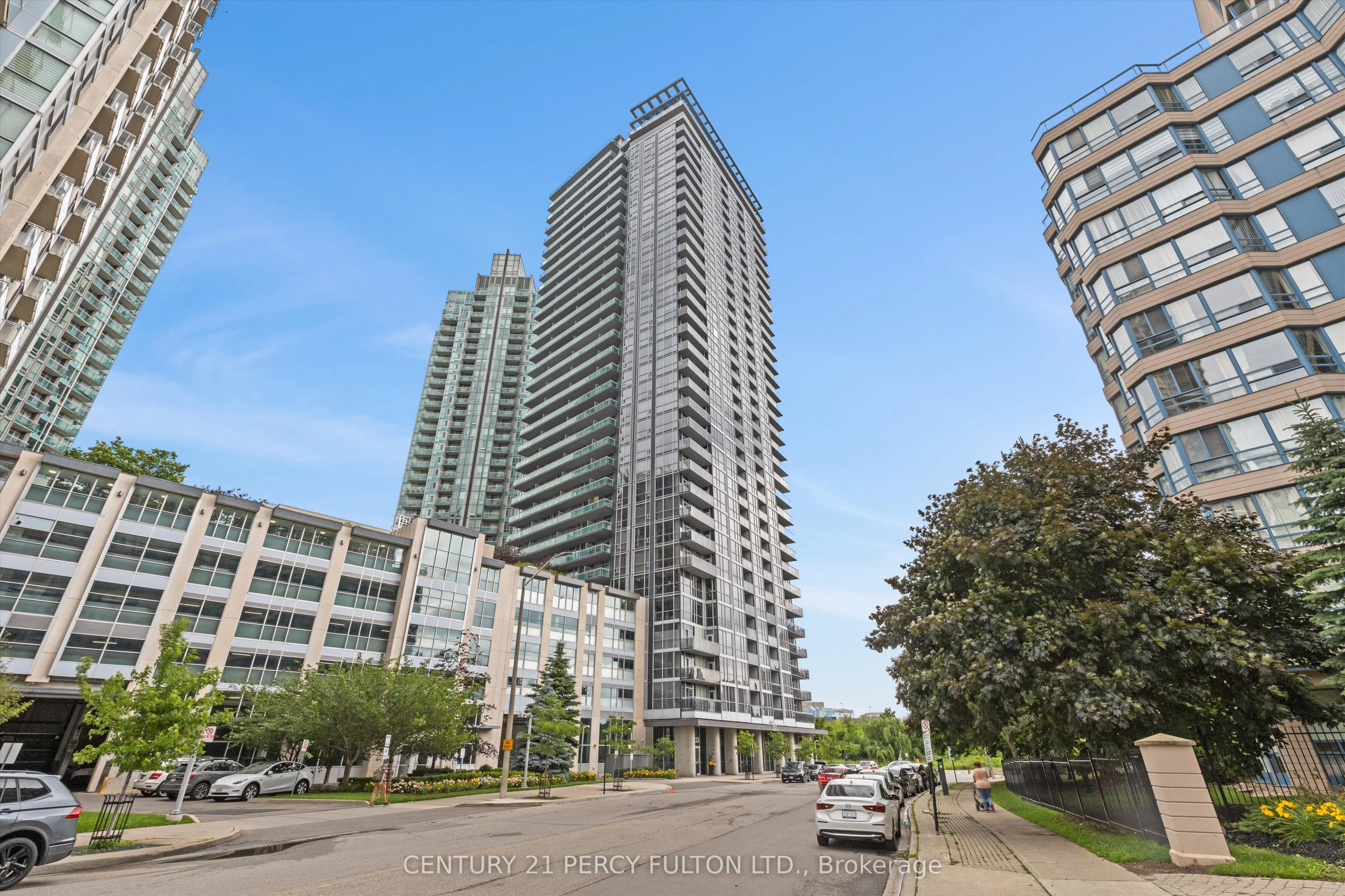 223 Webb Drive 607, Mississauga, On L5b 0e8