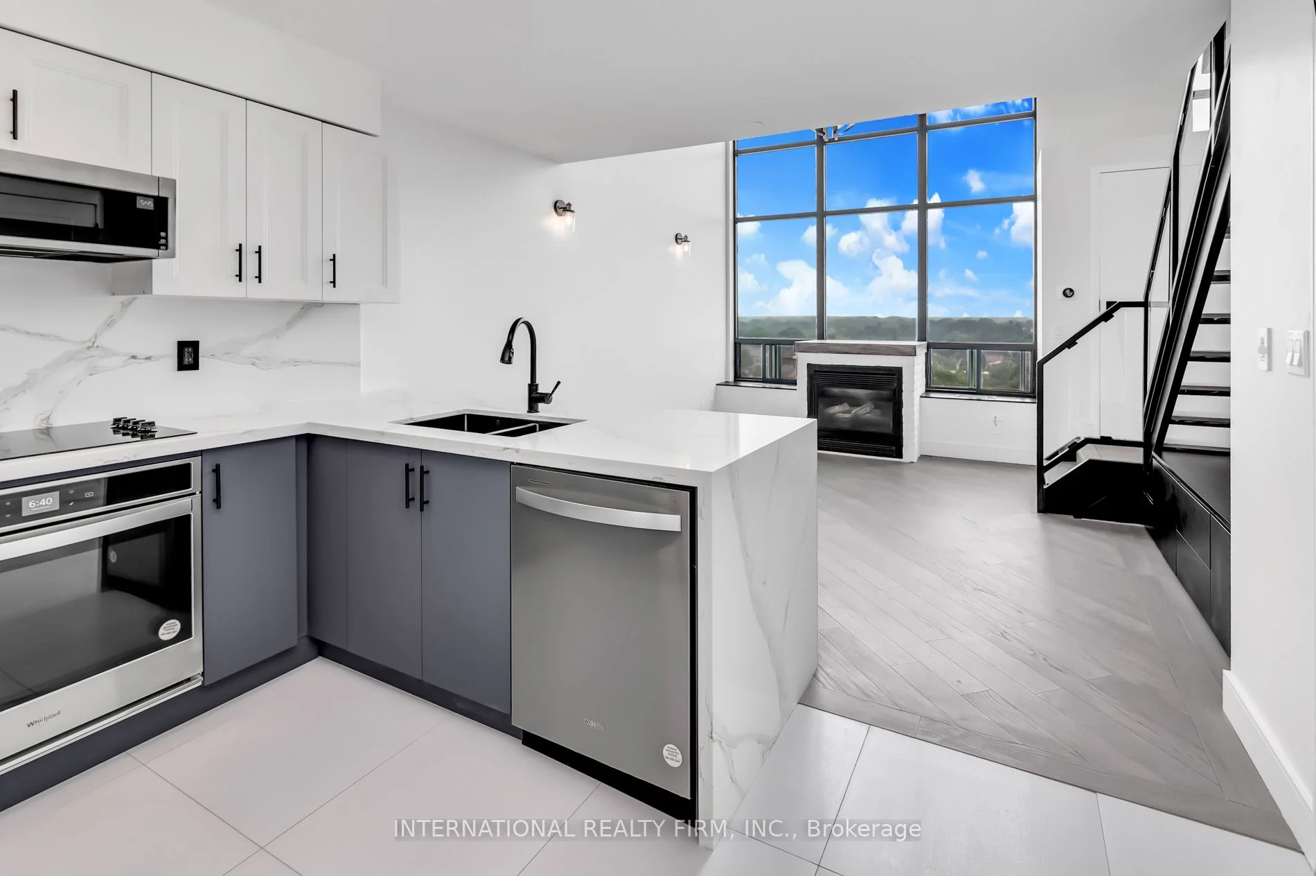 250 Manitoba Street 823, Toronto W06, On M8y 4g8