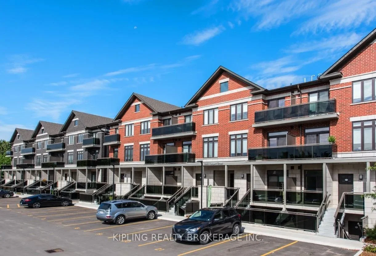 Condo Townhouse in Burlington