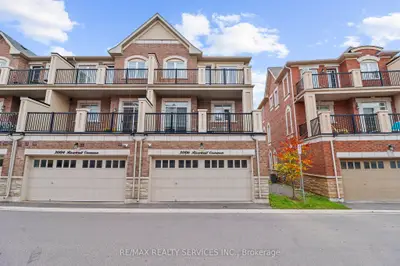 Att/Row/Townhouse in Oakville