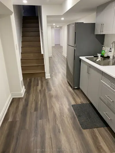 Att/Row/Townhouse in Brampton