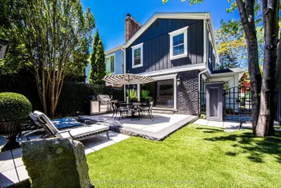 Att/Row/Townhouse in Oakville