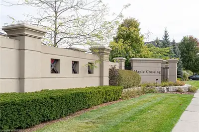 Condo Apartment in Milton