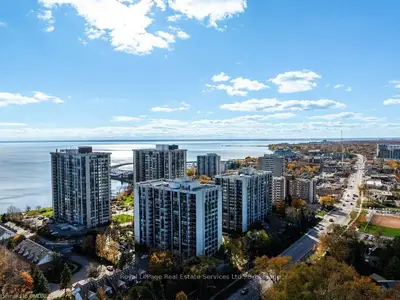Condo Apartment in Oakville