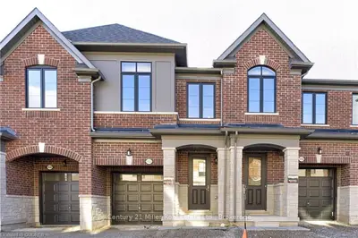 Att/Row/Townhouse in Burlington