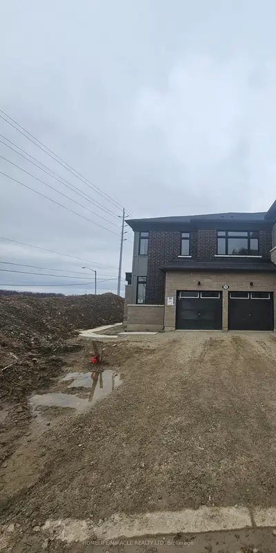 Att/Row/Townhouse in Brampton