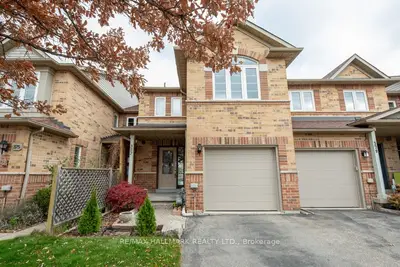 Att/Row/Townhouse in Oakville