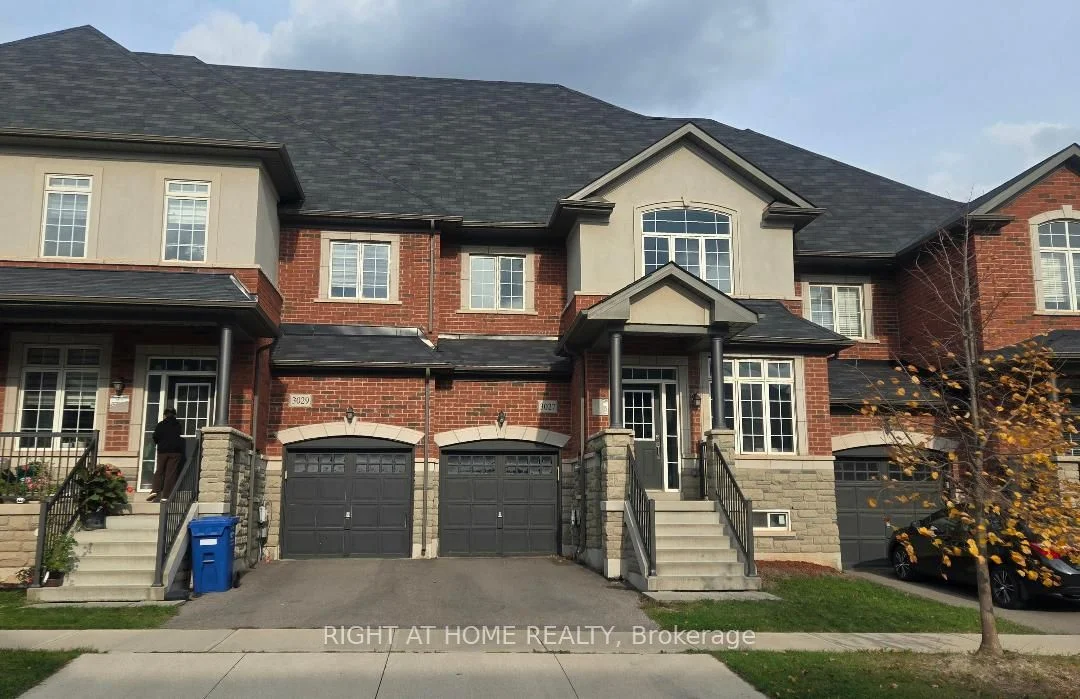 Att/Row/Townhouse in Oakville