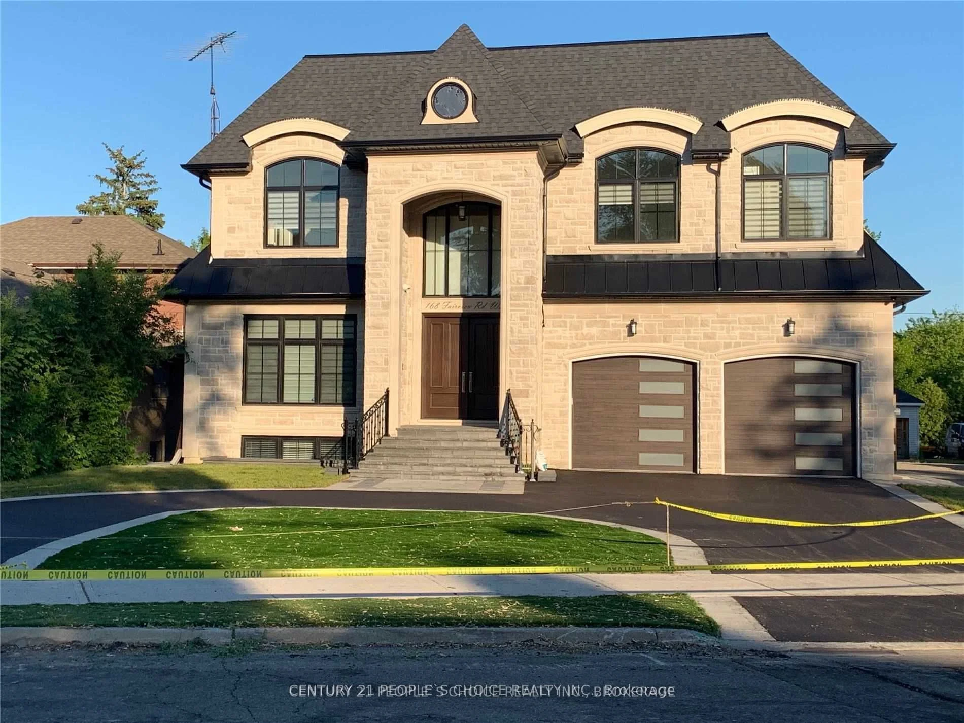 168 Fairview Road Bsmt, Mississauga, On L5b 1k8
