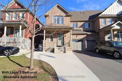 Att/Row/Townhouse in Brampton