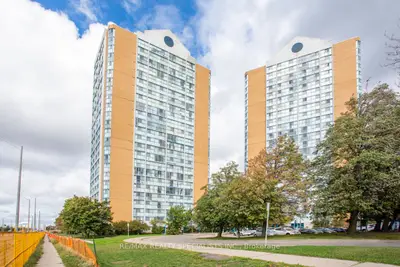 Common Element Condo in Mississauga