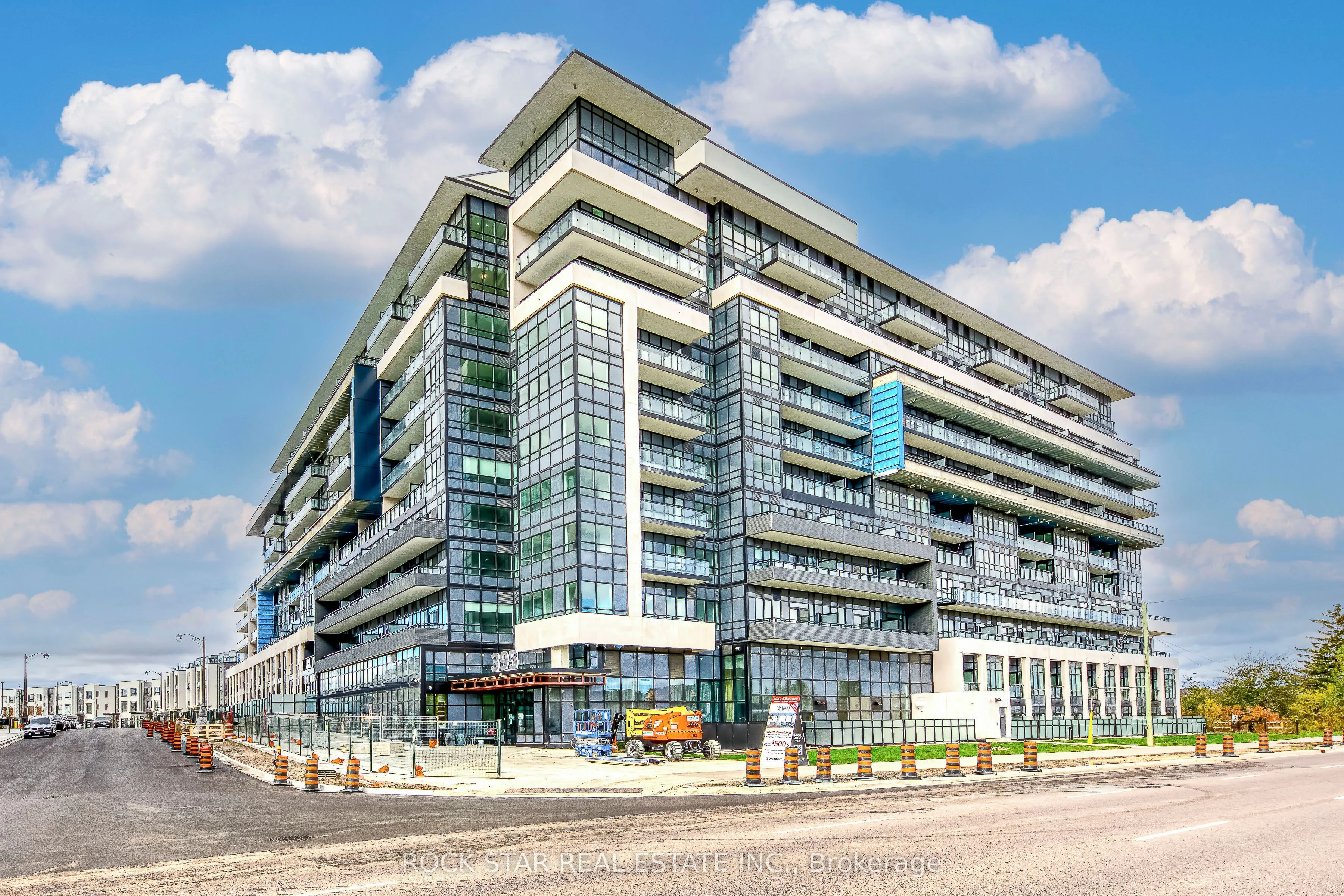 395 Dundas Street W 601, Oakville, On L6m 5r8