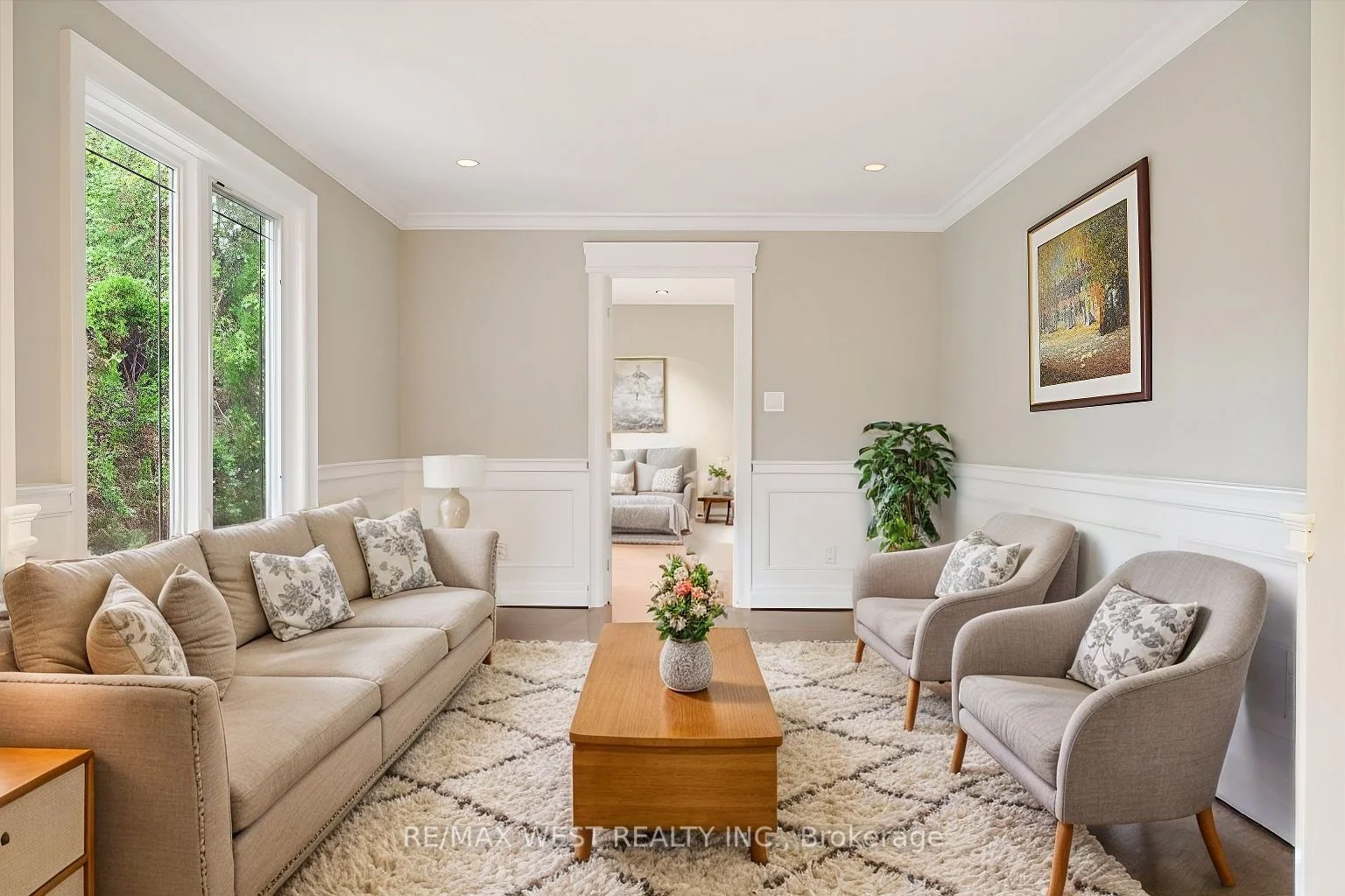 2135 Lakeshore Road W, Oakville, ON L6L 1H1
