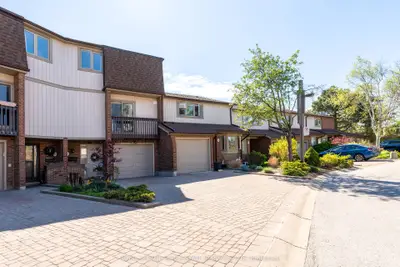1160 Walden Circle 14, Mississauga, On L5j 4j9
