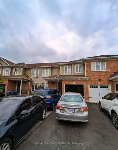 Att/Row/Townhouse in Brampton
