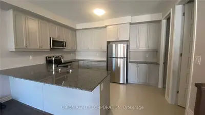 Att/Row/Townhouse in Milton