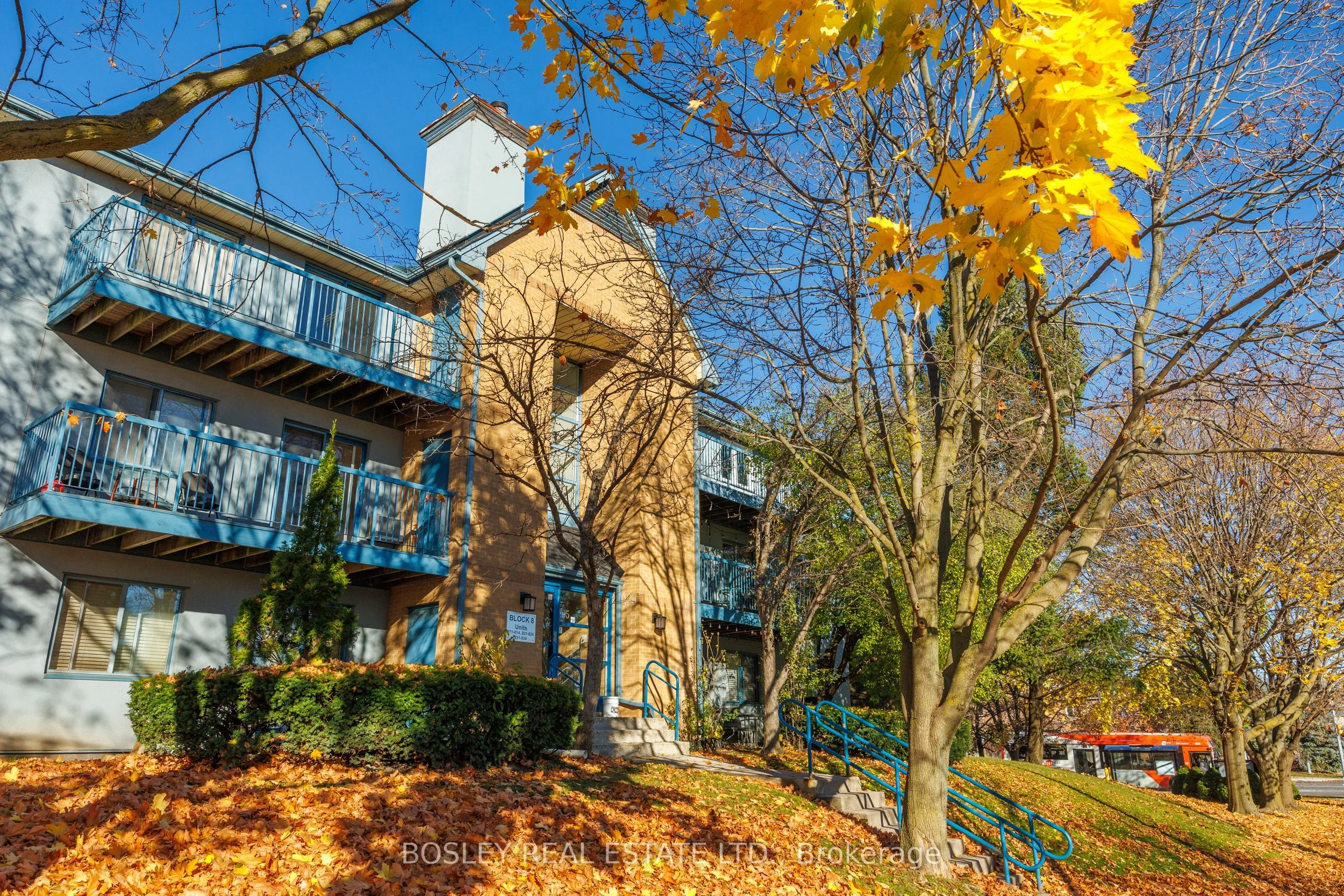 Common Element Condo in Mississauga