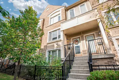 Condo Townhouse in Mississauga