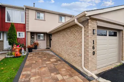 Att/Row/Townhouse in Brampton