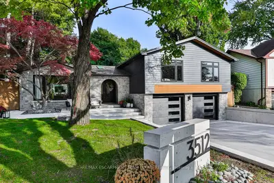 Detached in Burlington