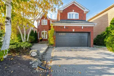 Detached in Oakville