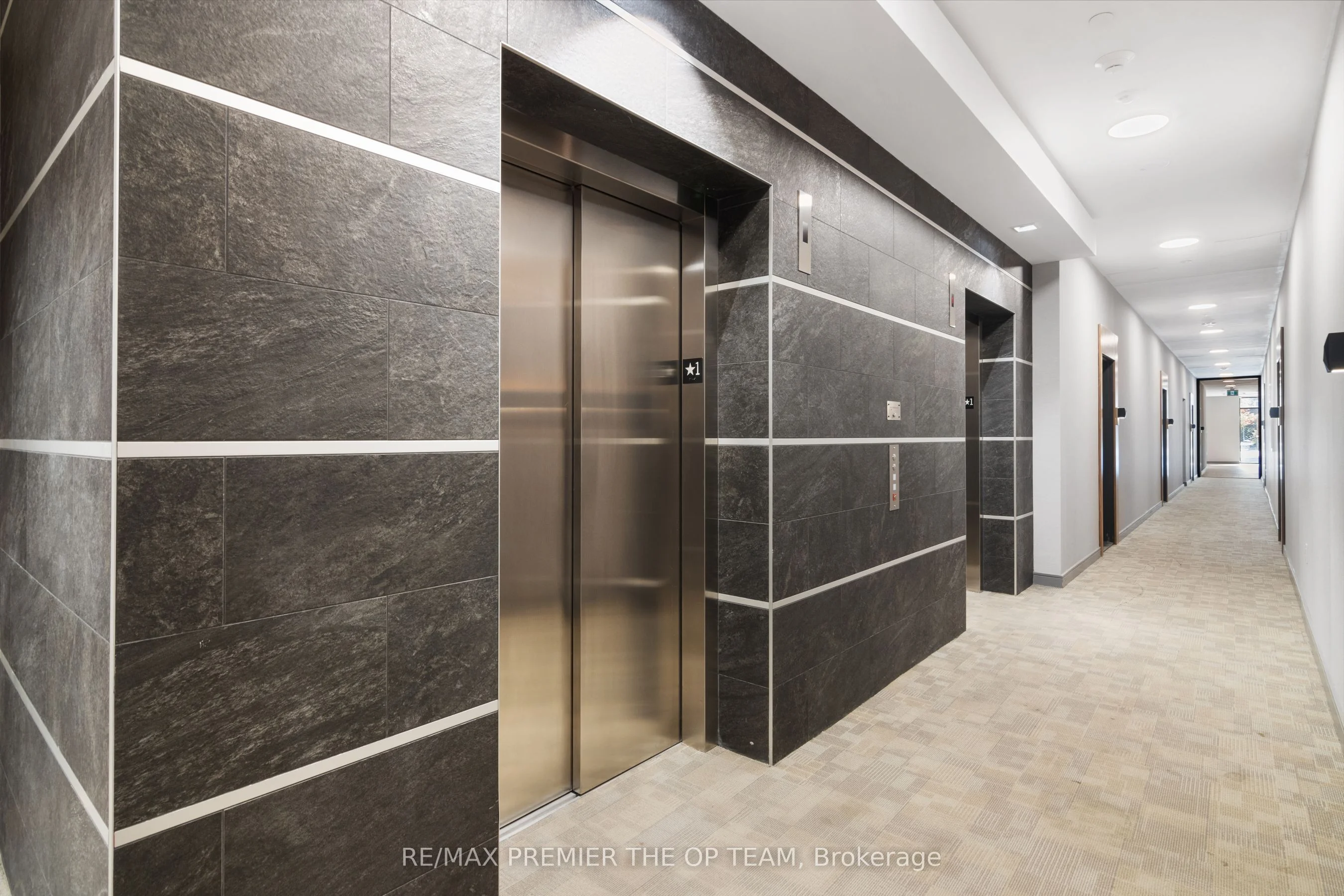 25 Neighbourhood Lane 315, Toronto W07, ON M9Y 0C4