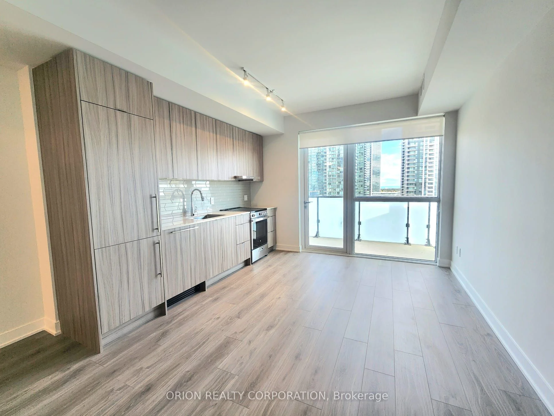 4130 Parkside Village Drive 1009, Mississauga, On L5b 3m8
