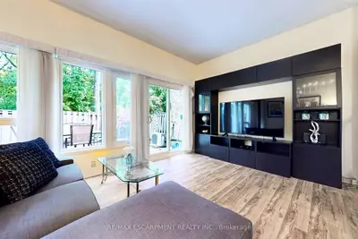 Condo Townhouse in Burlington