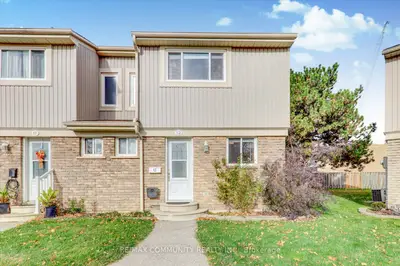 Condo Townhouse in Milton