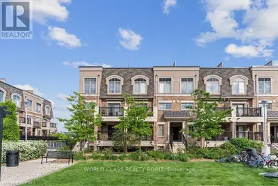 Condo Townhouse in Oakville