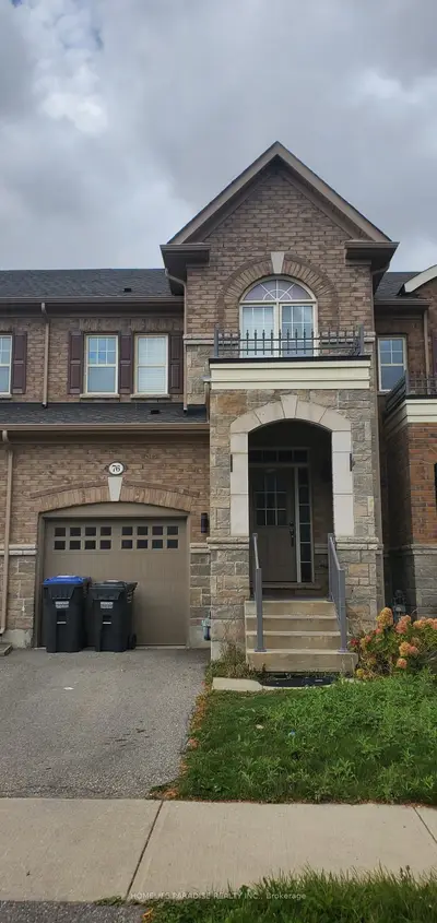 Att/Row/Townhouse in Brampton