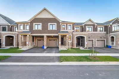 Att/Row/Townhouse in Milton